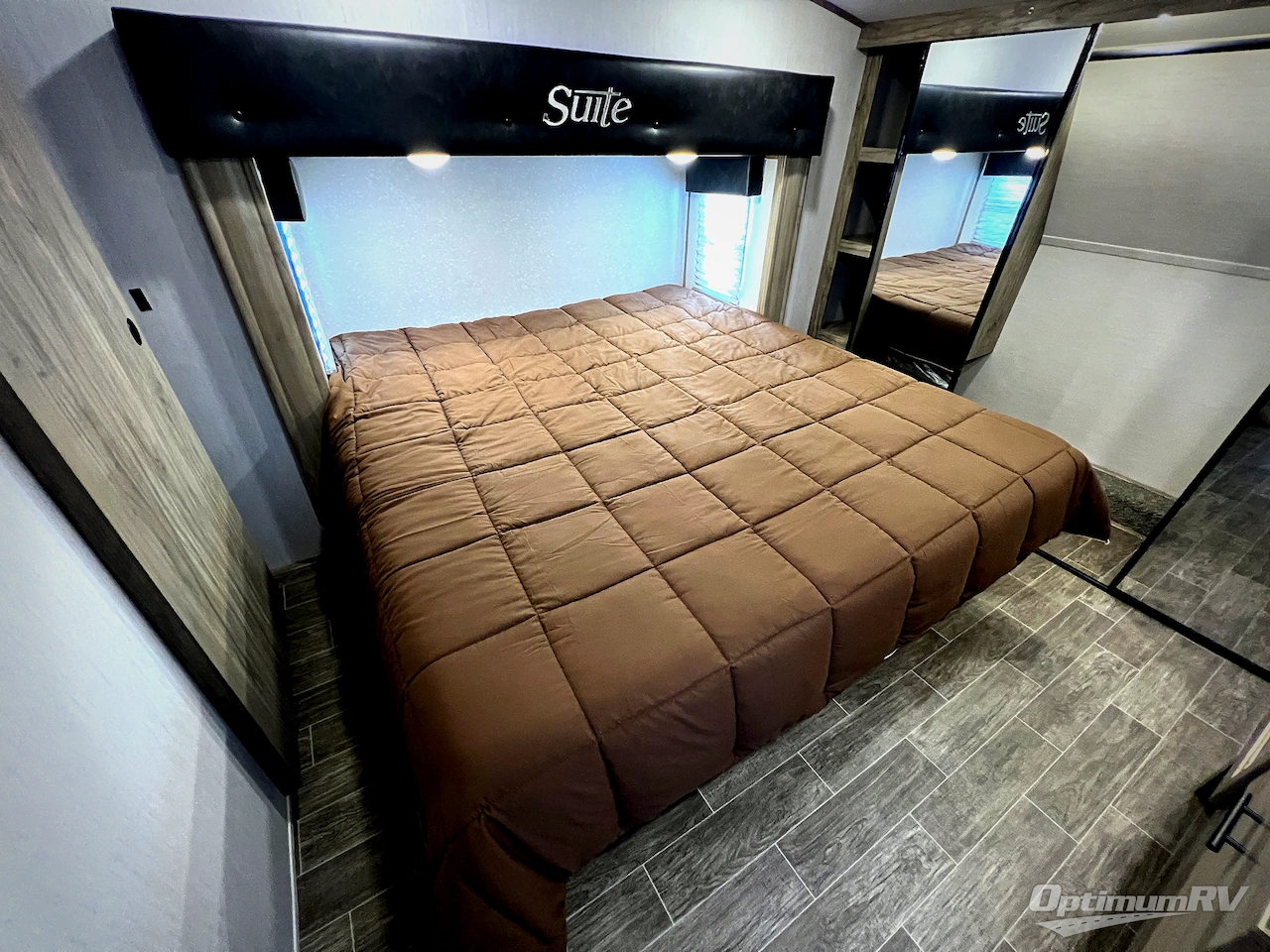 2021 Forest River Cherokee Arctic Wolf Suite 3550 Photo 26