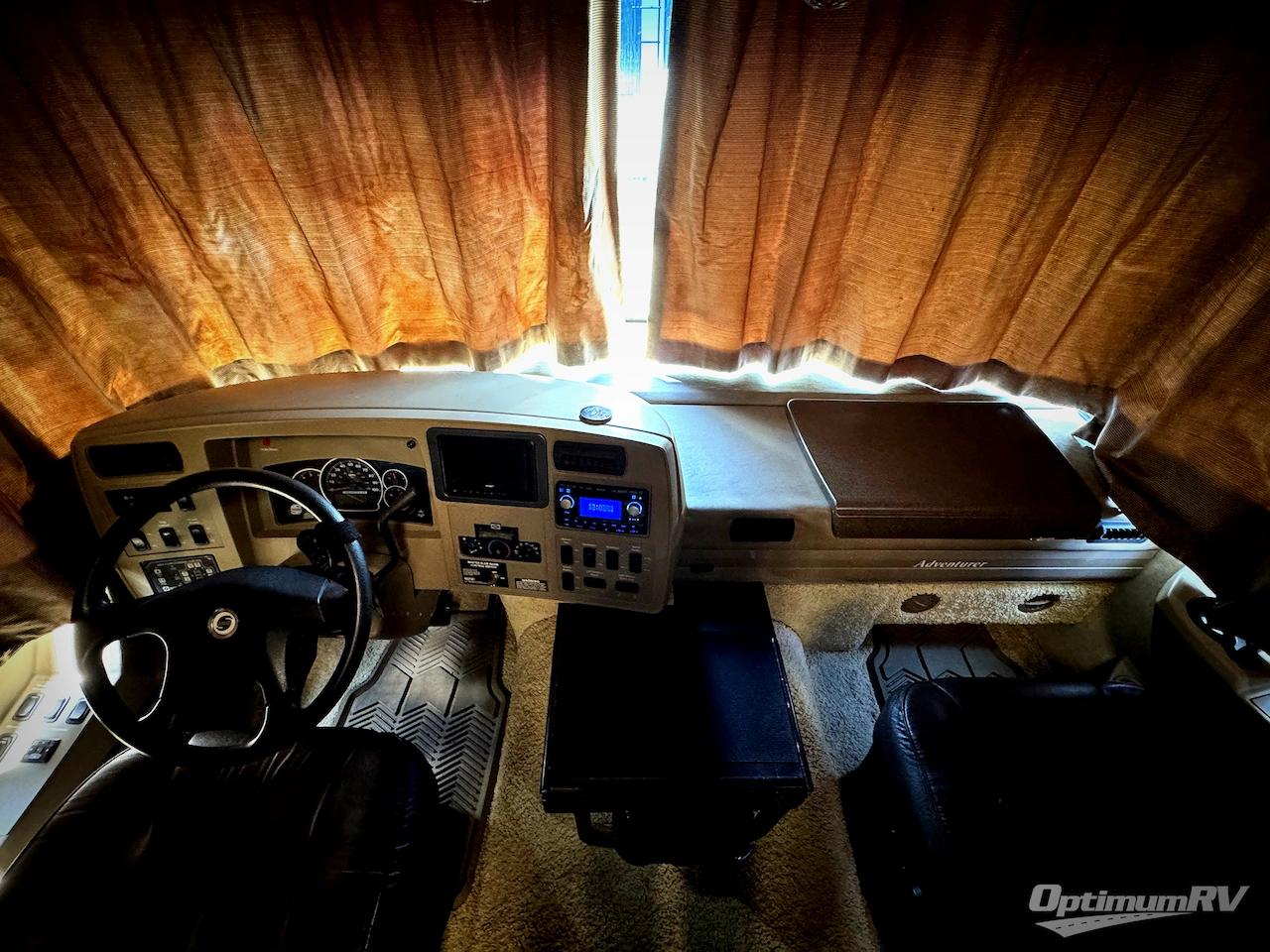 2008 Winnebago Adventurer 37B Photo 7