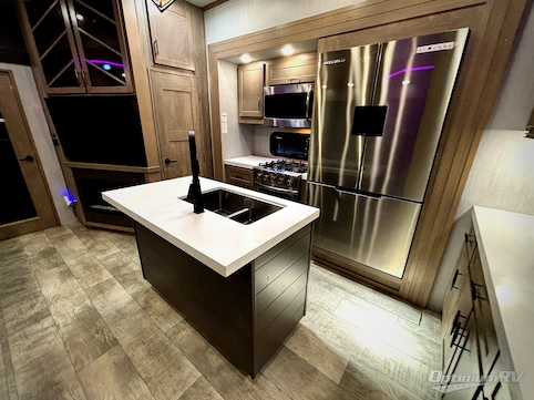 2024 Grand Design MOMENTUM 397THS RV Photo 3