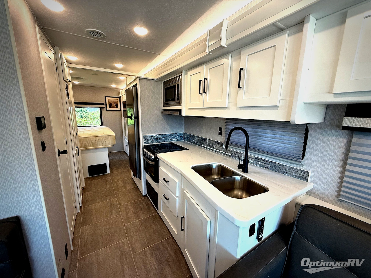 2023 Coachmen Encore SE 29SS Photo 8