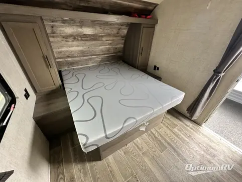 2021 Gulf Stream Kingsport Ultra Lite 248BH RV Photo 2