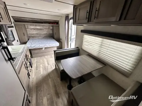 2021 Gulf Stream Kingsport Ultra Lite 248BH RV Photo 3