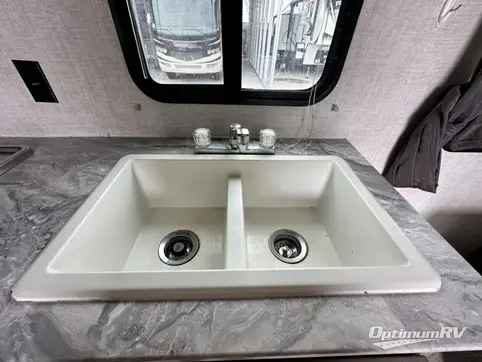 2021 Gulf Stream Kingsport Ultra Lite 248BH RV Photo 4