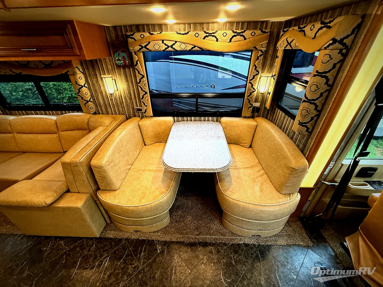 2016 Newmar Canyon Star 3710 Photo 5