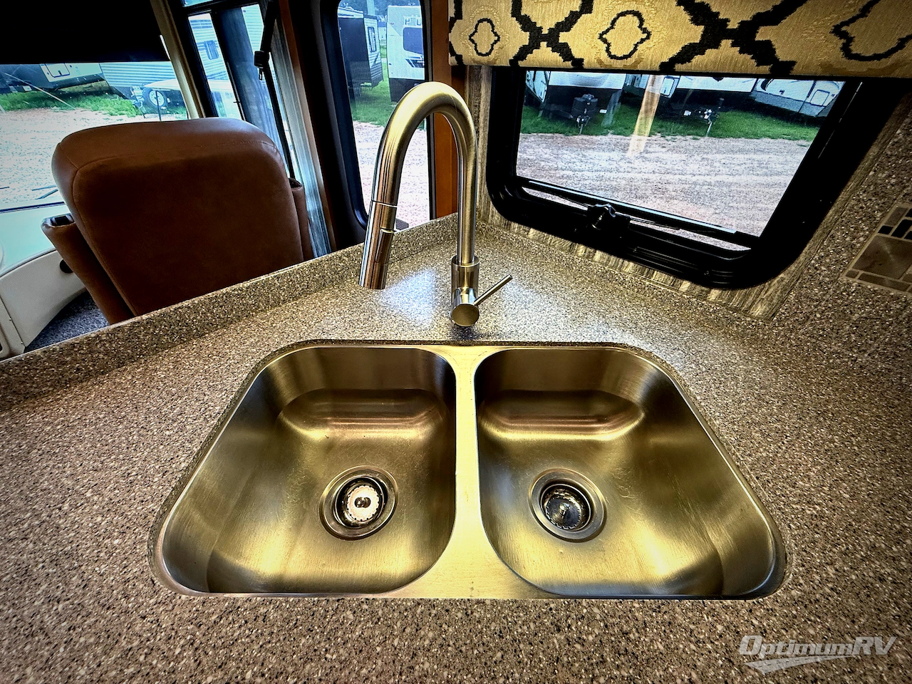 2016 Newmar Canyon Star 3710 Photo 8