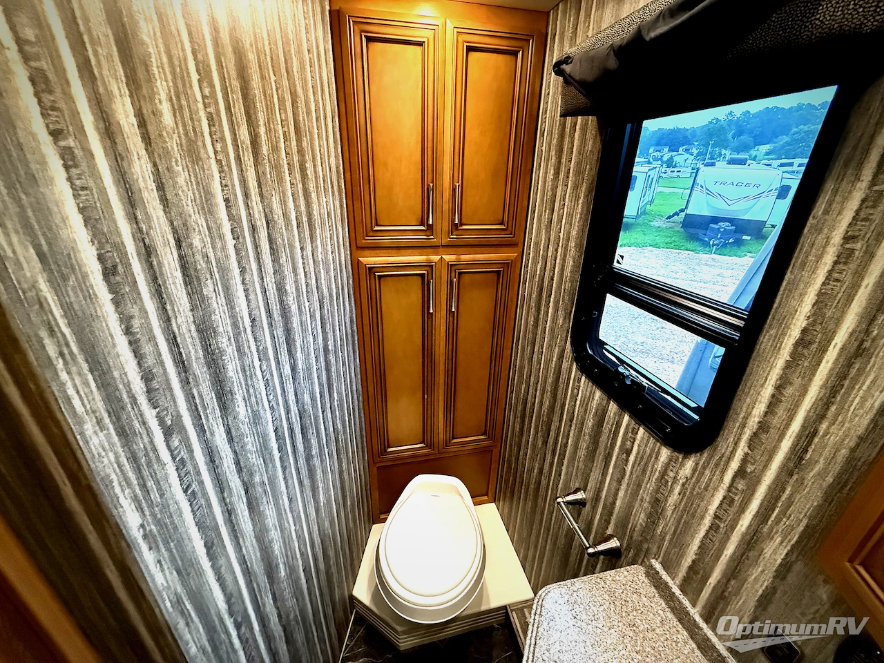 2016 Newmar Canyon Star 3710 Photo 13