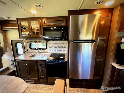 2017 Thor Hurricane 34F RV Photo 3
