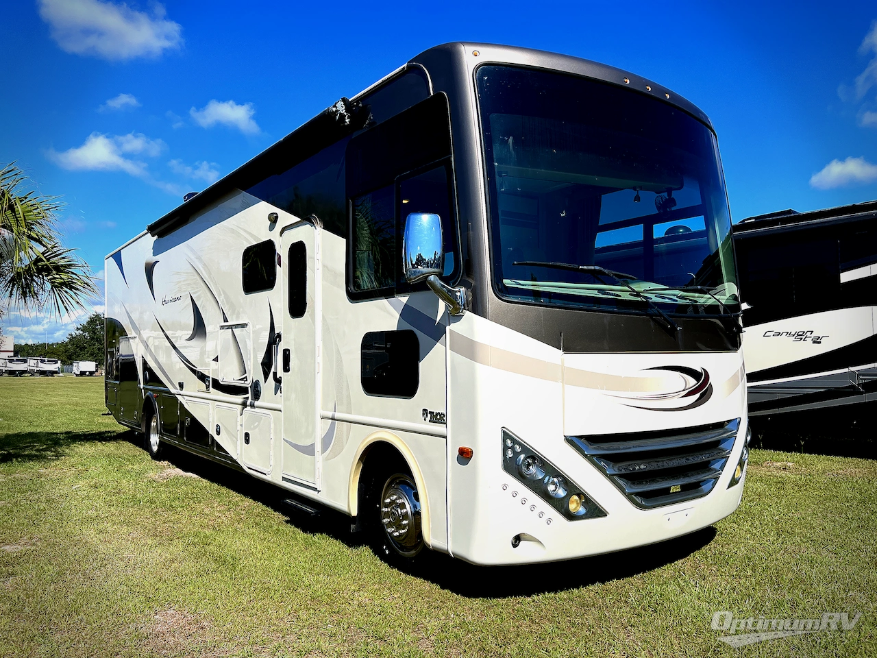 2017 Thor Hurricane 34F Photo 1