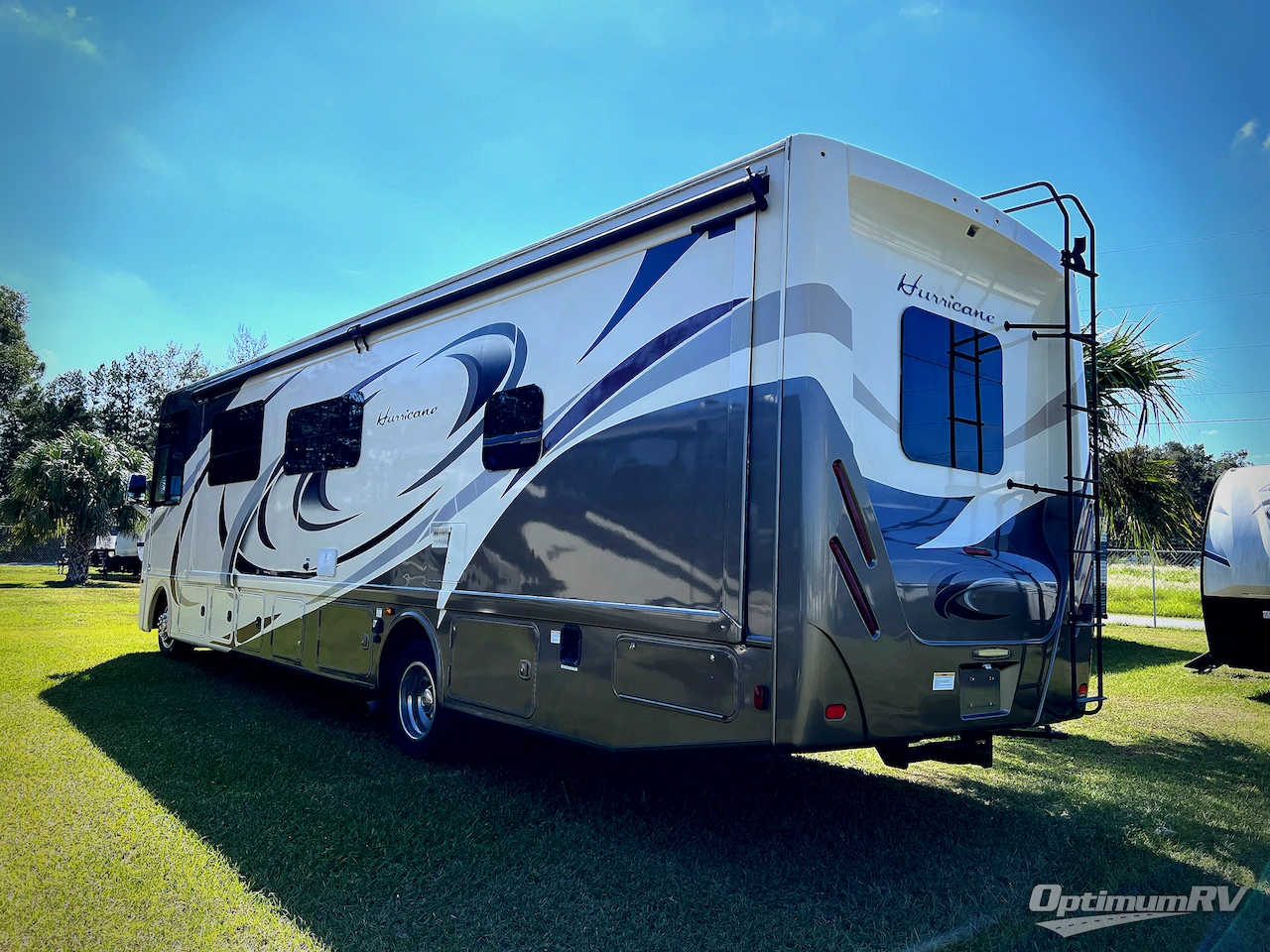 2017 Thor Hurricane 34F Photo 2