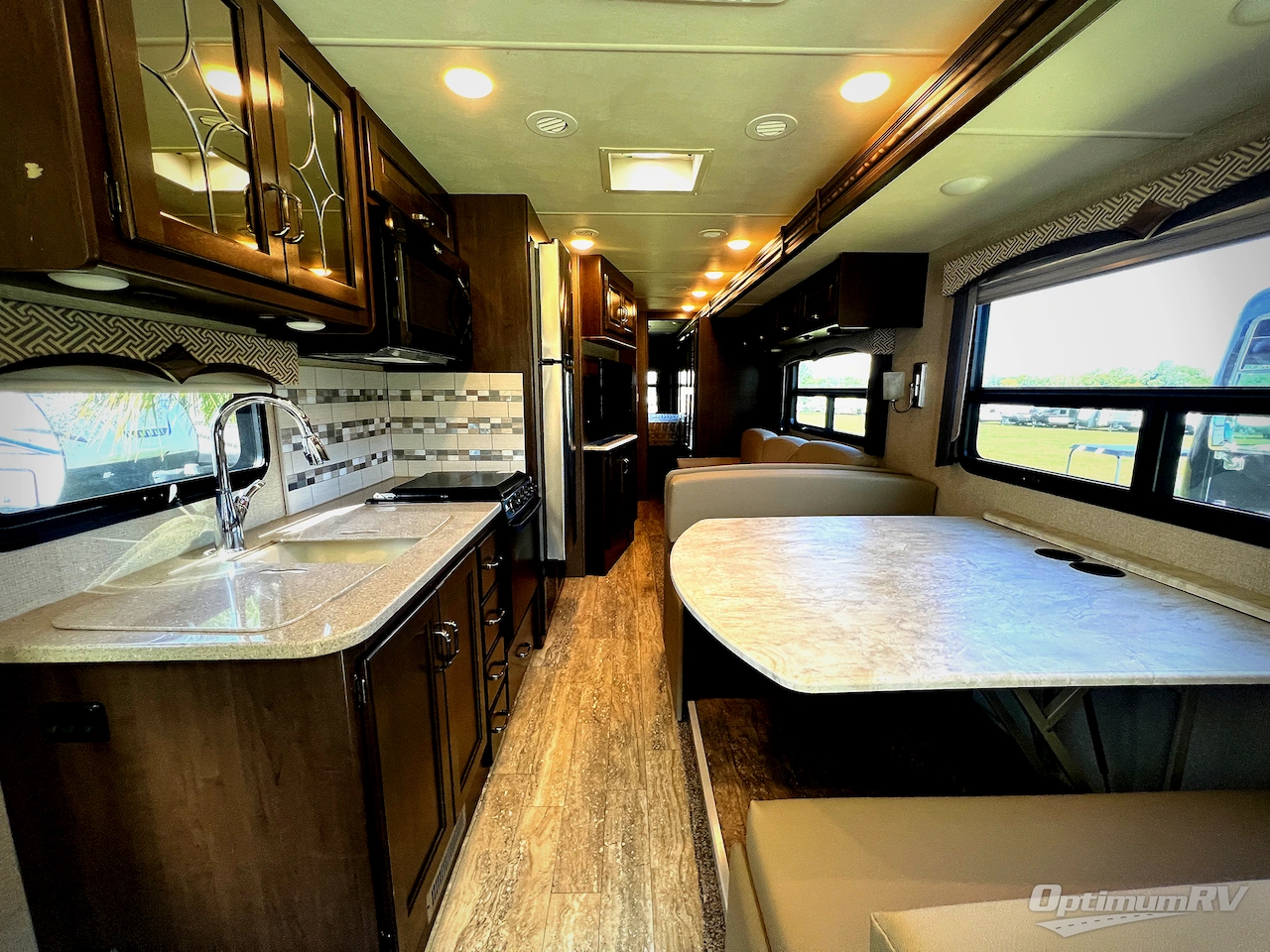 2017 Thor Hurricane 34F Photo 4