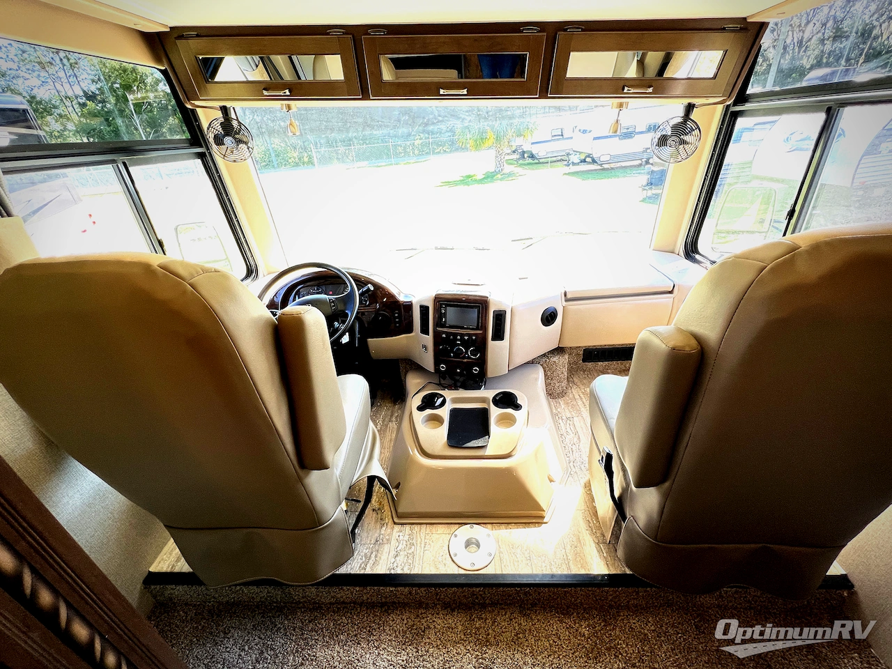 2017 Thor Hurricane 34F Photo 5