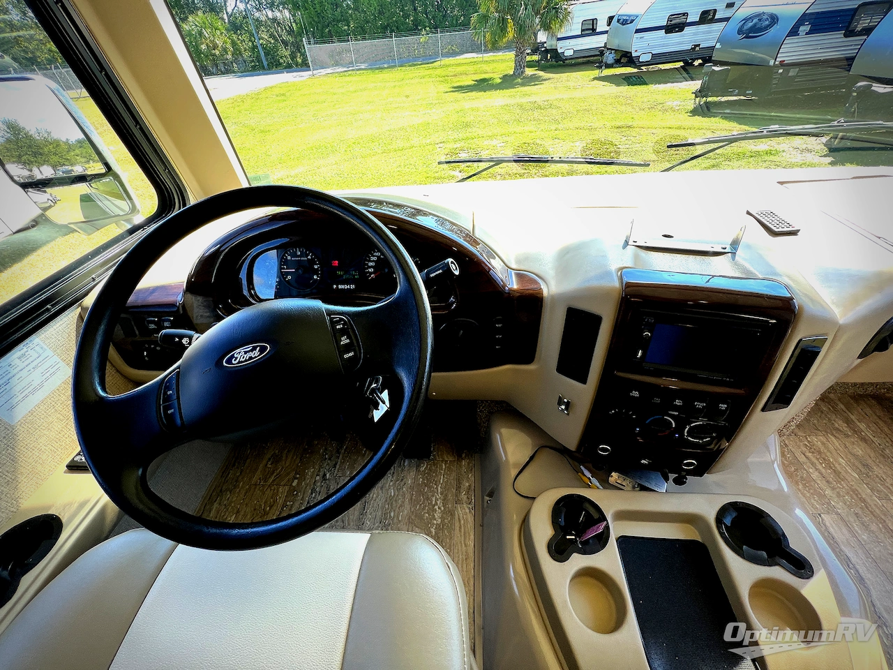 2017 Thor Hurricane 34F Photo 6