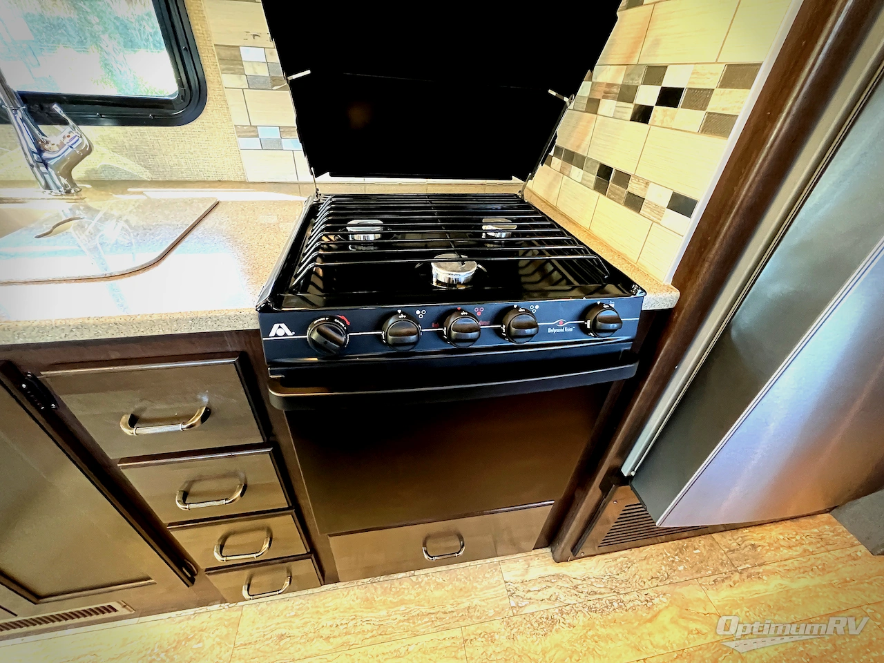 2017 Thor Hurricane 34F Photo 11