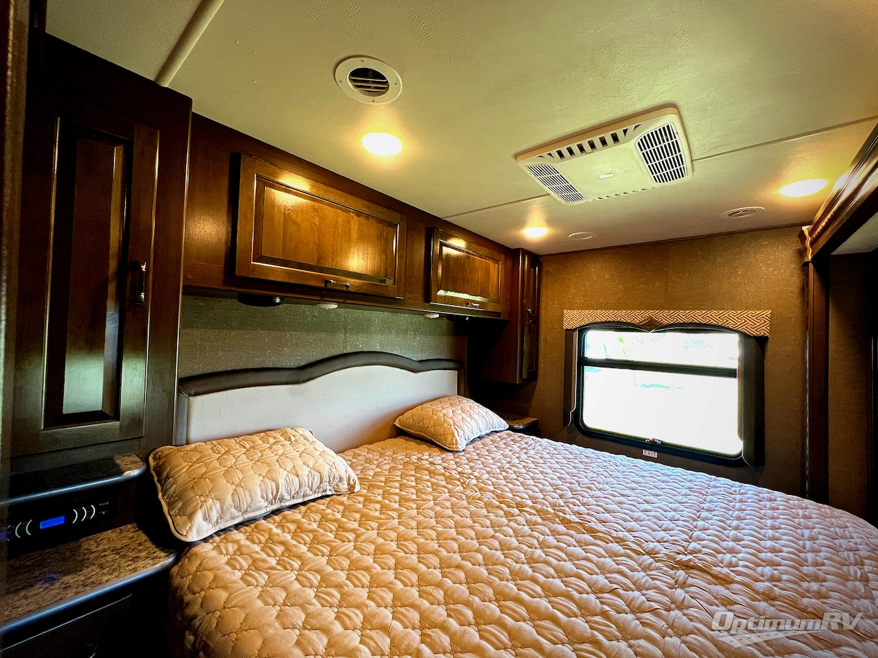 2017 Thor Hurricane 34F Photo 15