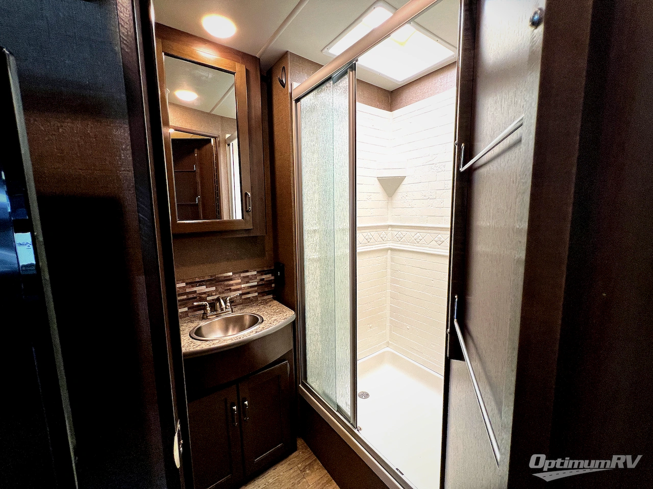 2017 Thor Hurricane 34F Photo 16