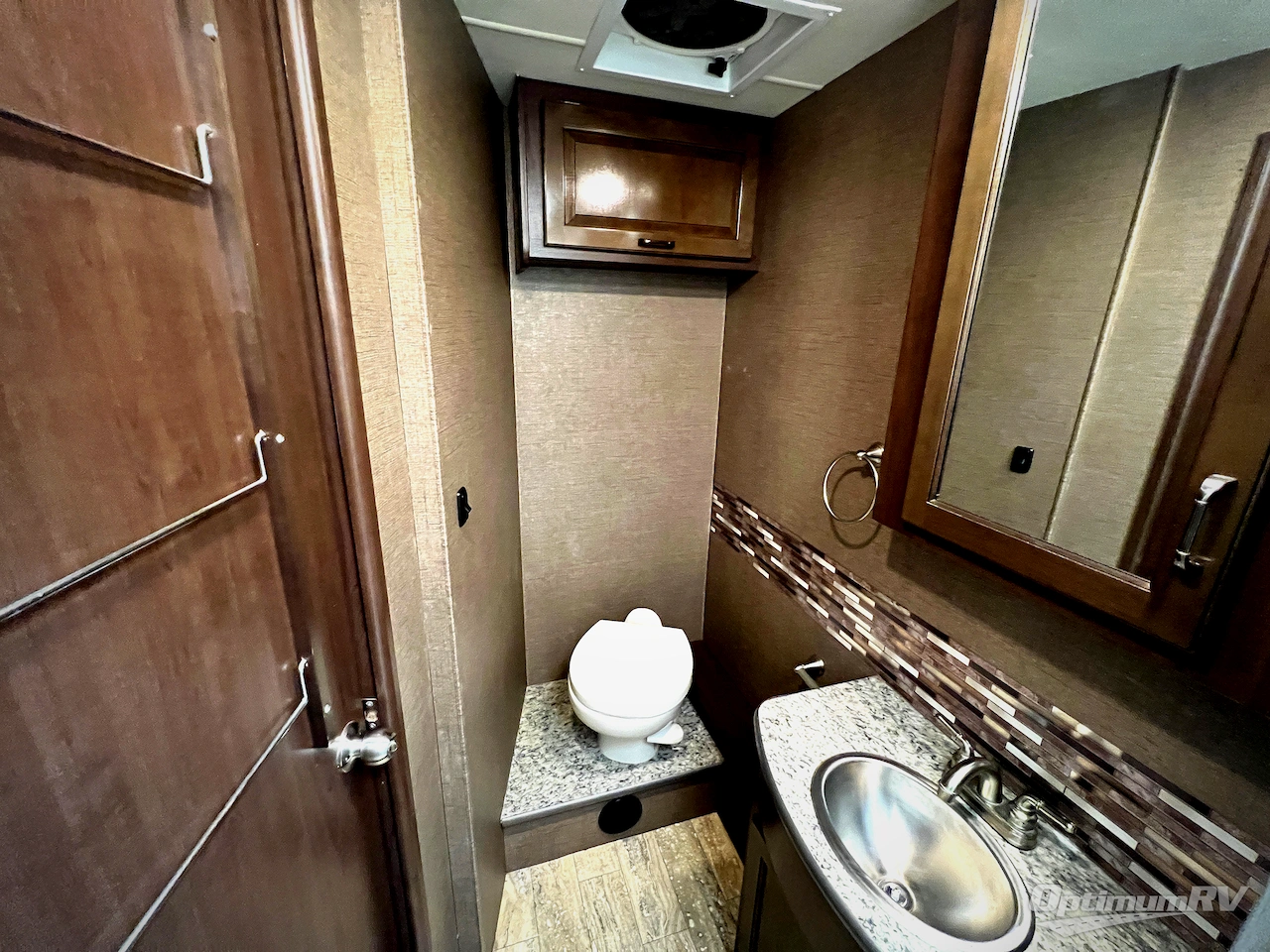 2017 Thor Hurricane 34F Photo 17