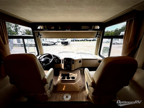 2019 Thor Freedom Traveler A27 RV Photo 2