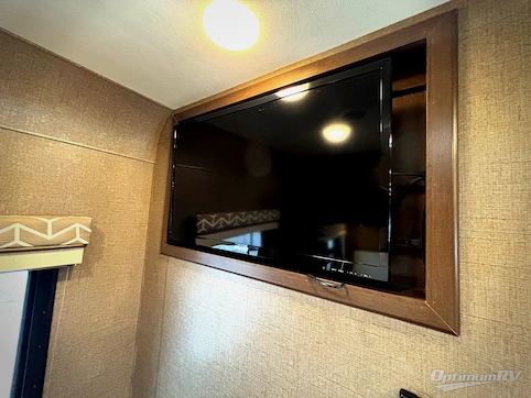 2019 Thor Freedom Traveler A27 RV Photo 4