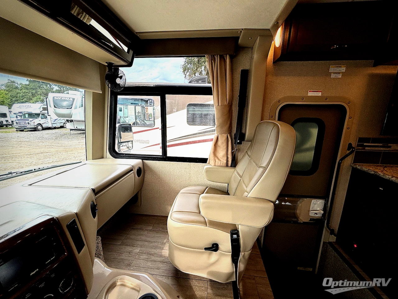 2019 Thor Freedom Traveler A27 Photo 8