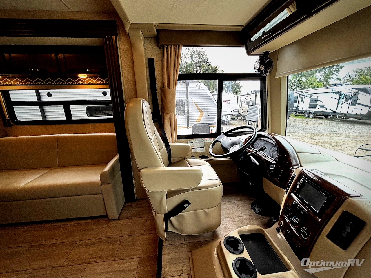 2019 Thor Freedom Traveler A27 Photo 9