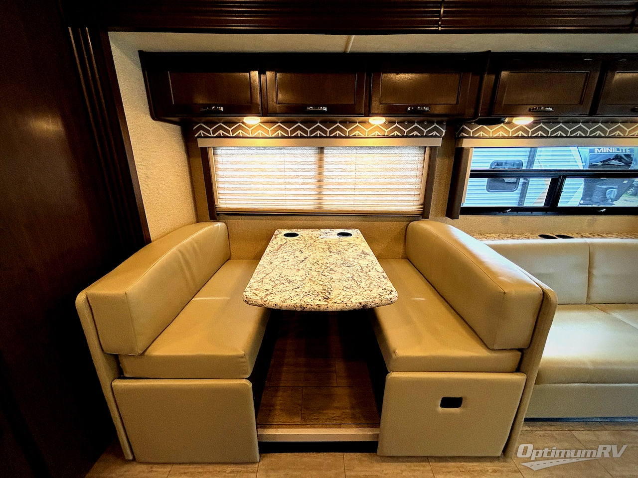 2019 Thor Freedom Traveler A27 Photo 11