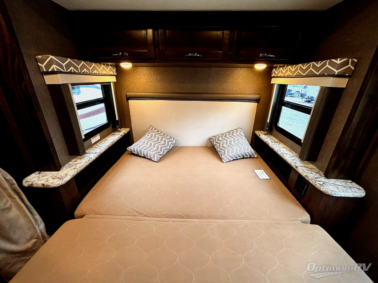 2019 Thor Freedom Traveler A27 Photo 15