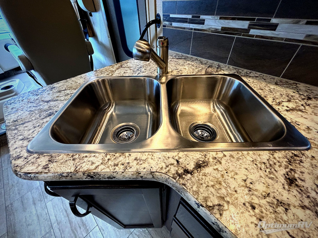 2019 Thor Freedom Traveler A27 Photo 19