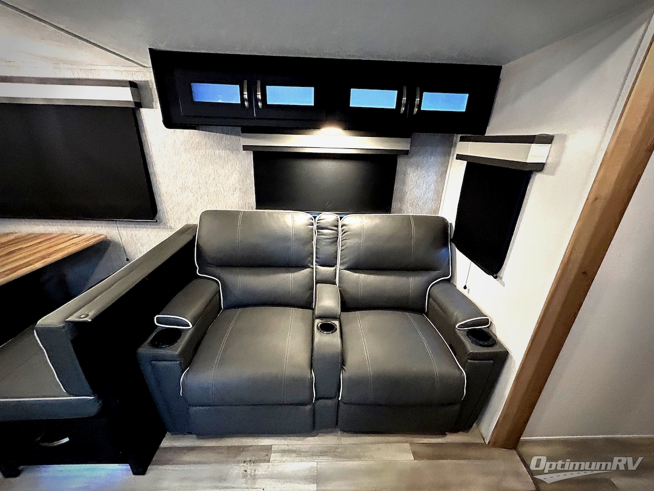 2023 Coachmen Freedom Express Liberty Edition 320BHDSLE Photo 12