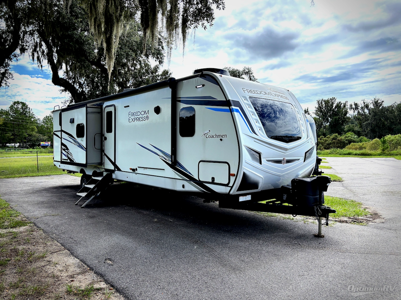 Coachmen Freedom Express Liberty Edition 320BHDSLE