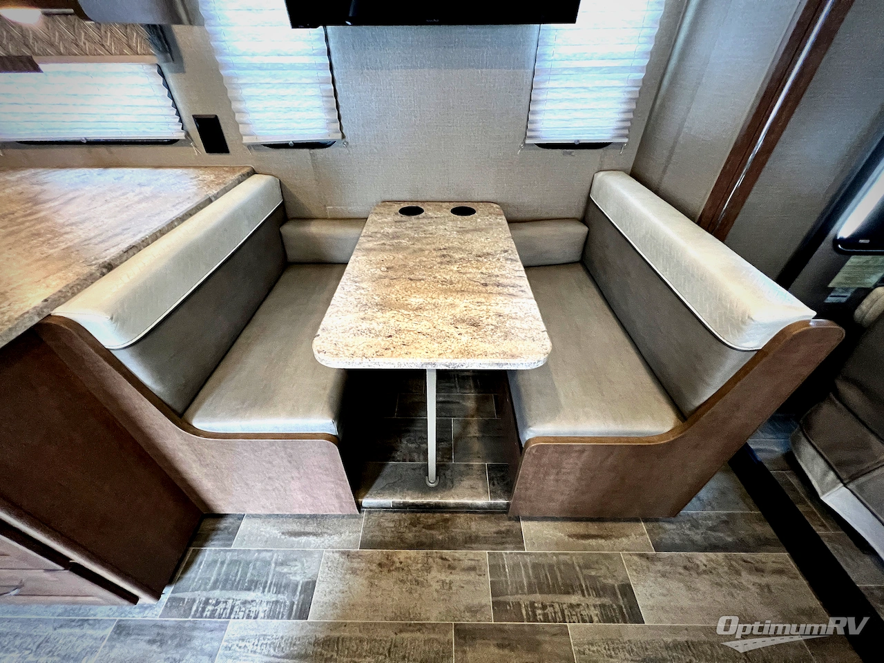 2019 Winnebago Intent 31P Photo 12