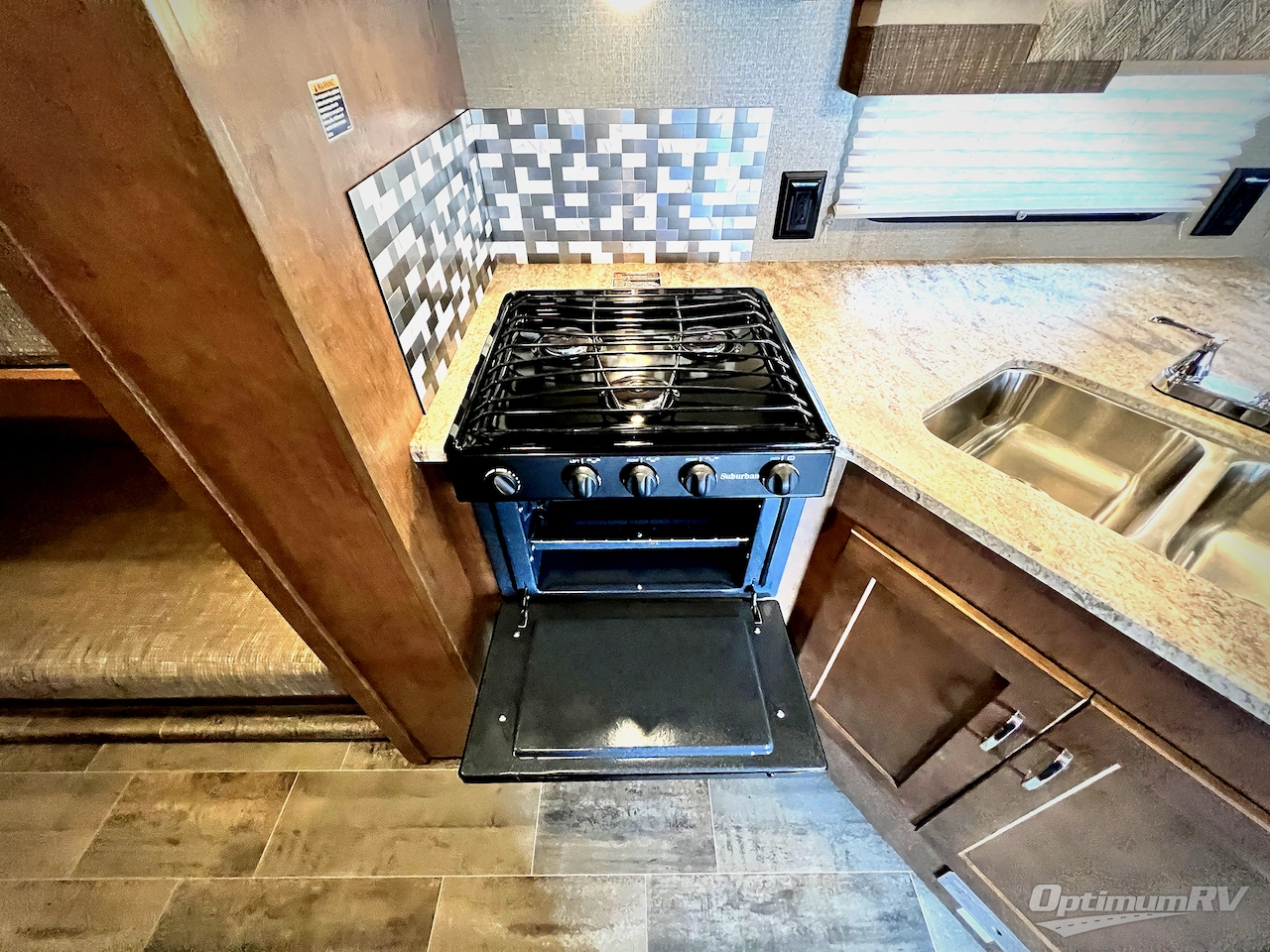 2019 Winnebago Intent 31P Photo 15