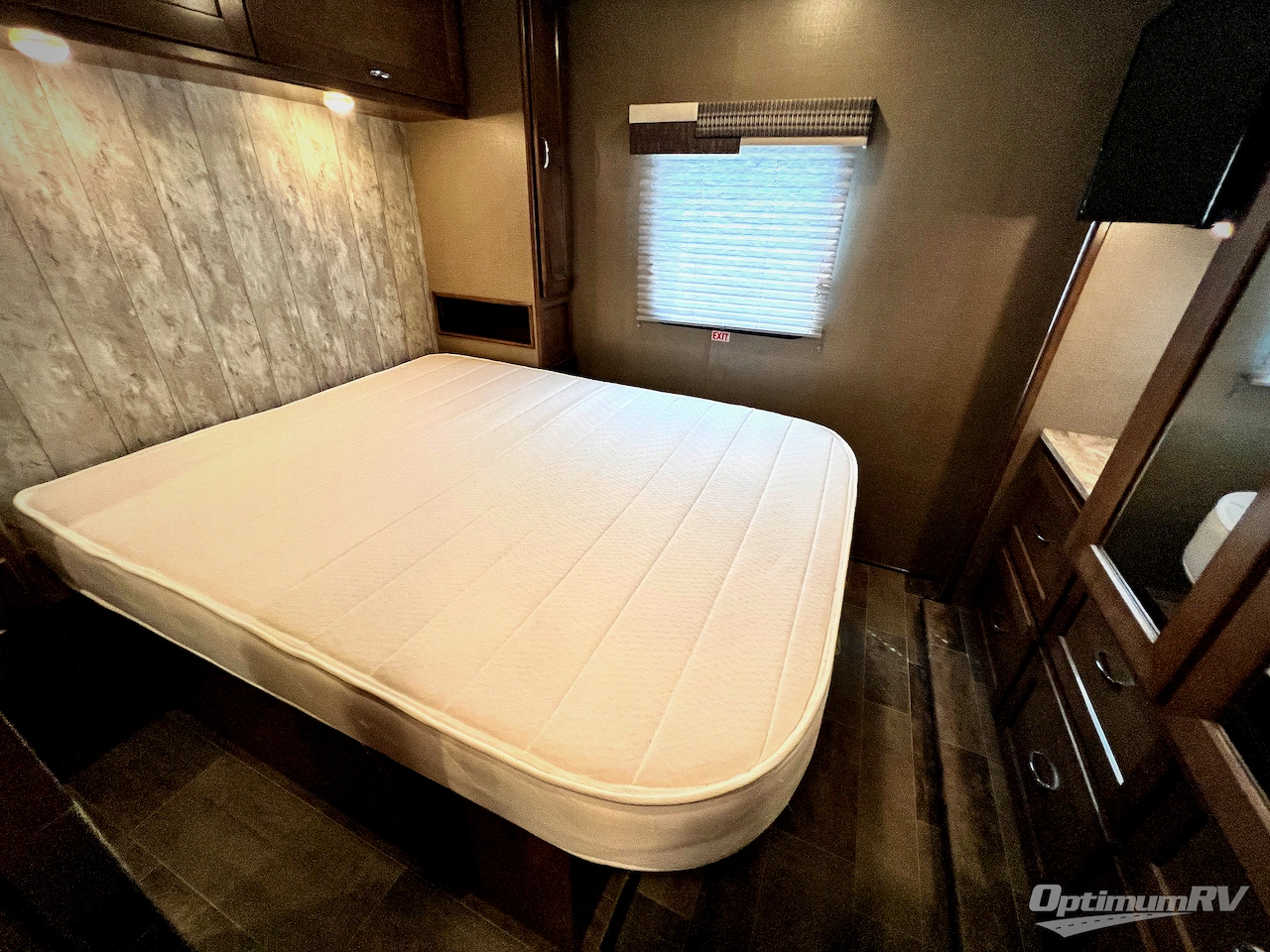 2019 Winnebago Intent 31P Photo 25