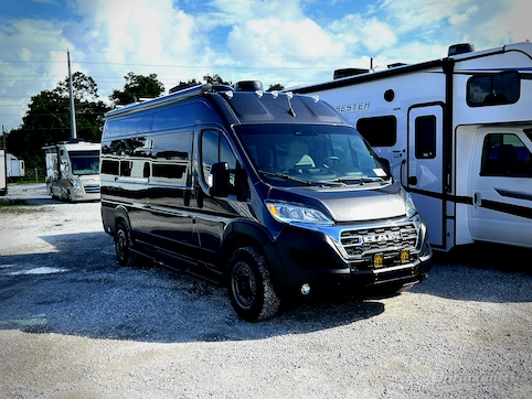 Used 2024 Thor Tellaro 20L Featured Photo