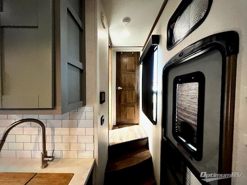 2020 Keystone Fuzion 373 RV Photo 4