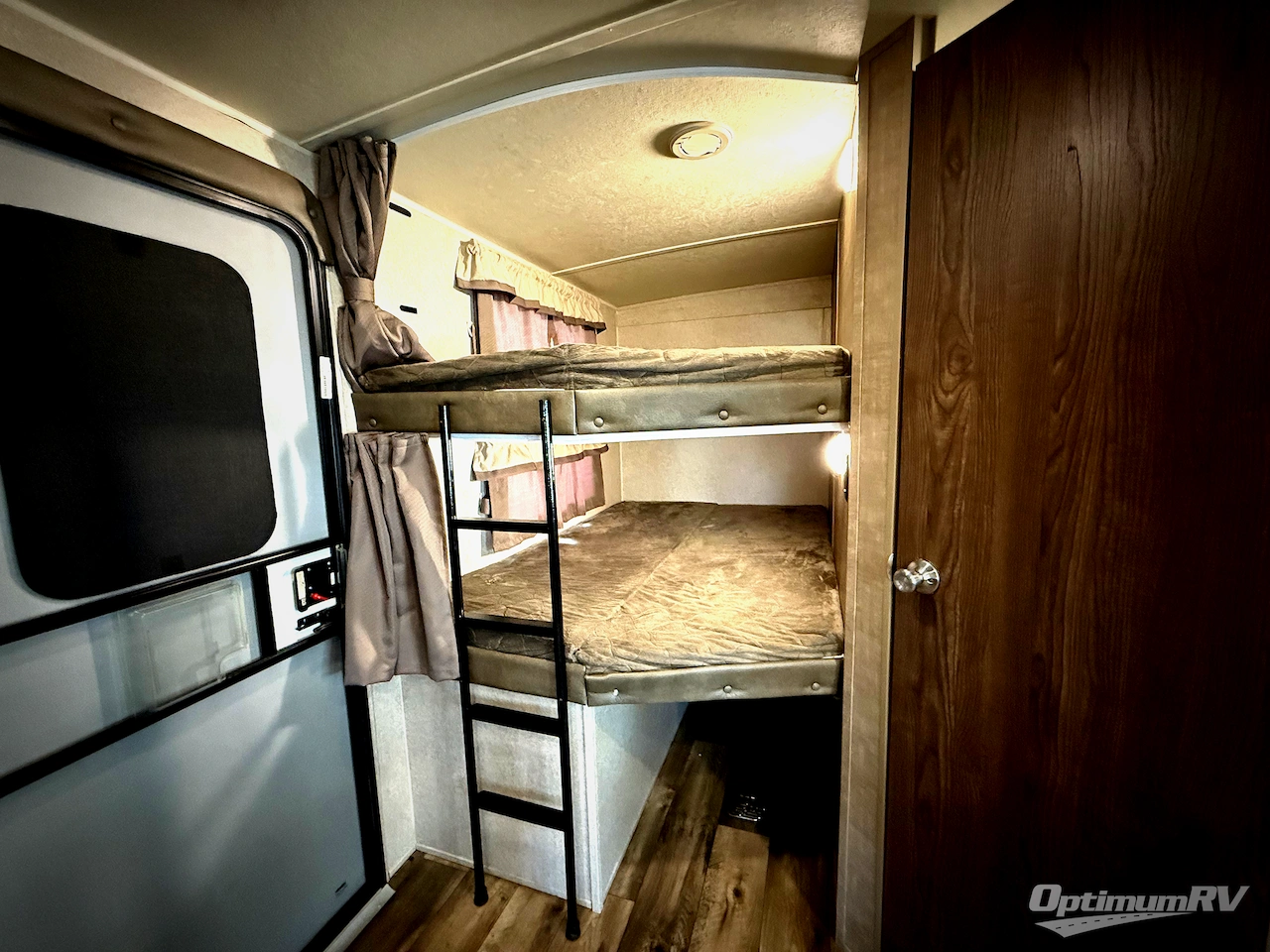 2017 Forest River Flagstaff Super Lite 27BHWS Photo 5