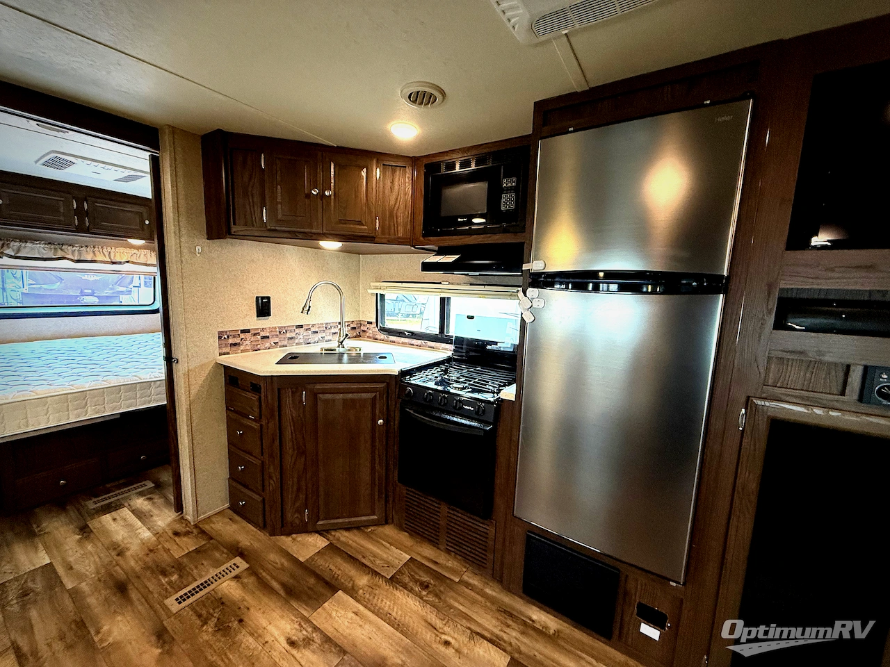 2017 Forest River Flagstaff Super Lite 27BHWS Photo 9