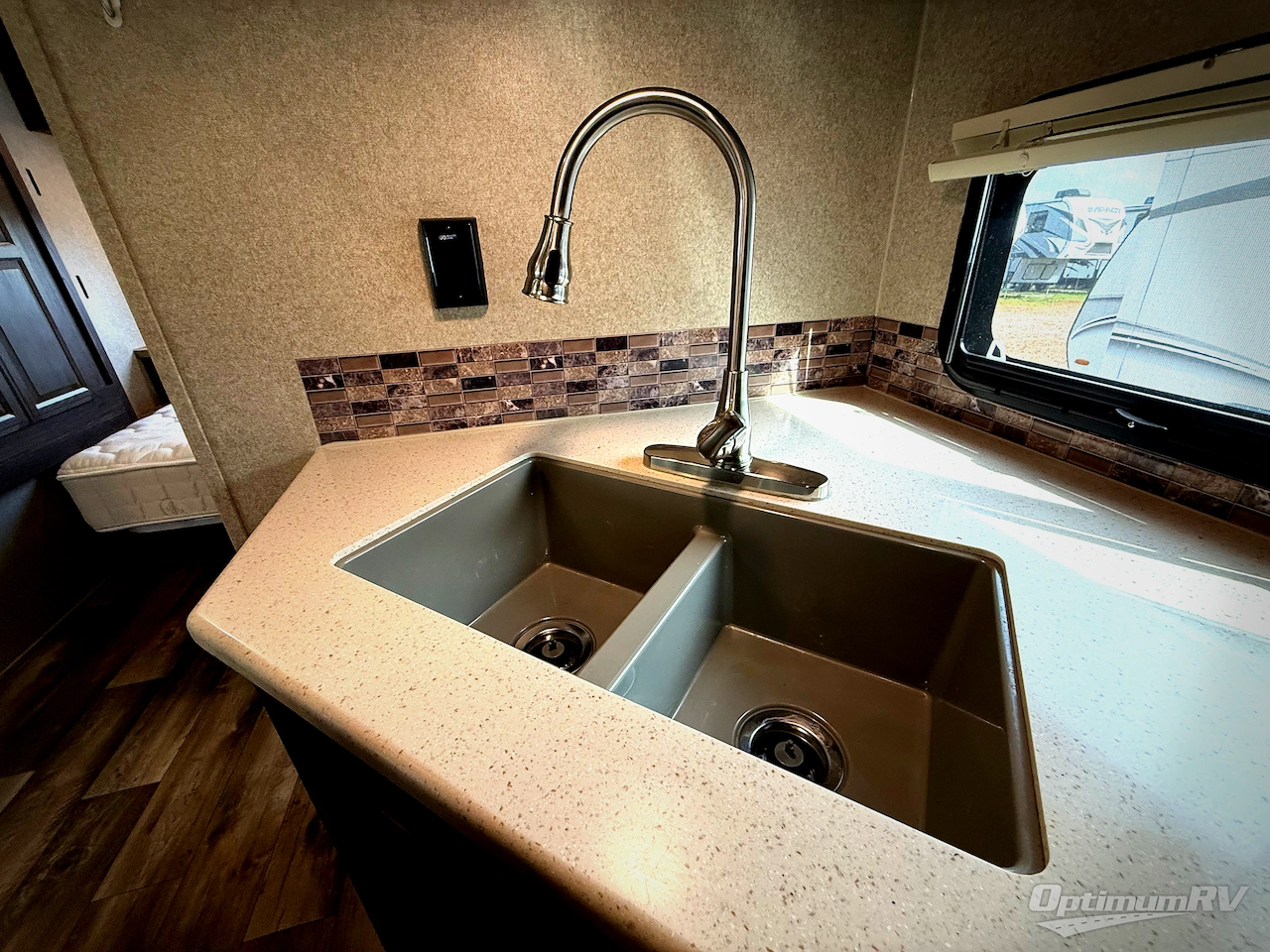 2017 Forest River Flagstaff Super Lite 27BHWS Photo 11