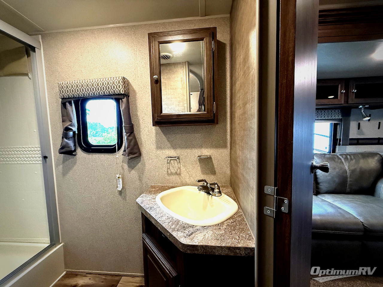 2017 Forest River Flagstaff Super Lite 27BHWS Photo 14