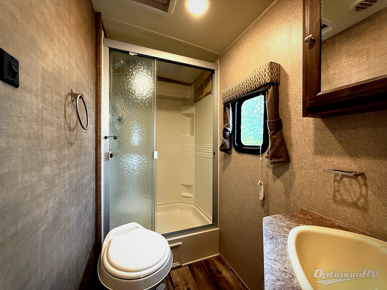 2017 Forest River Flagstaff Super Lite 27BHWS Photo 15