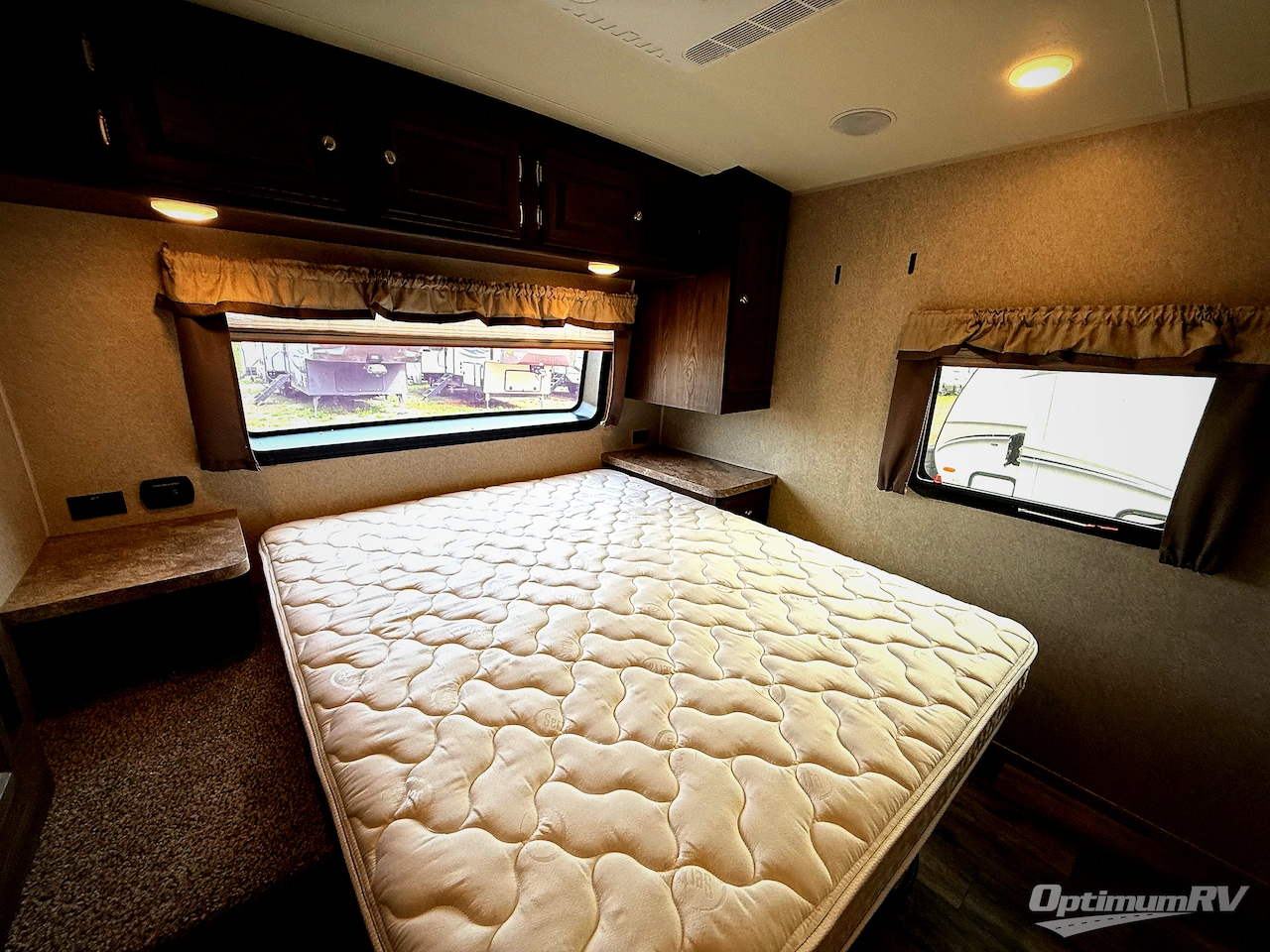 2017 Forest River Flagstaff Super Lite 27BHWS Photo 18