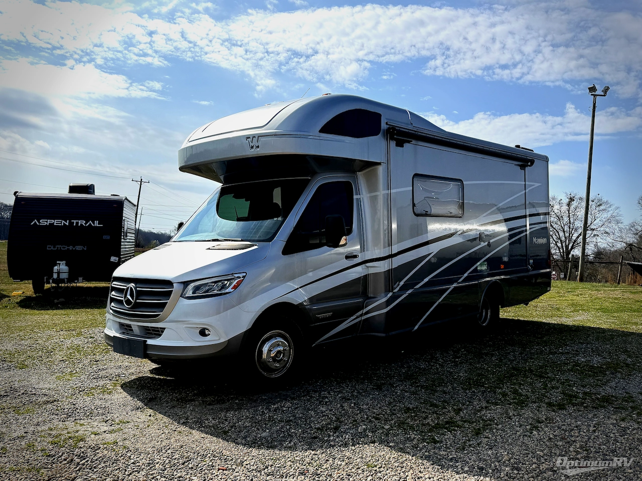 2020 Winnebago Navion 24D Photo 4