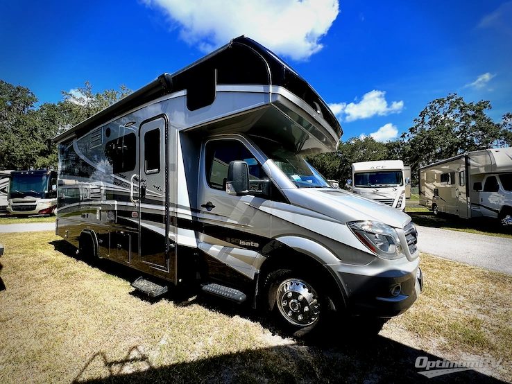 2020 Dynamax isata 3 24FW RV Photo 1