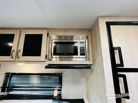 2022 East To West Della Terra 271BH RV Photo 4