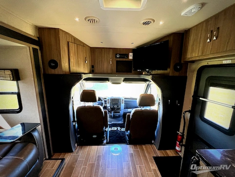 2018 Dynamax isata 3 24FW RV Photo 2