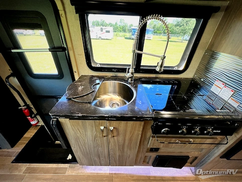 2018 Dynamax isata 3 24FW RV Photo 3