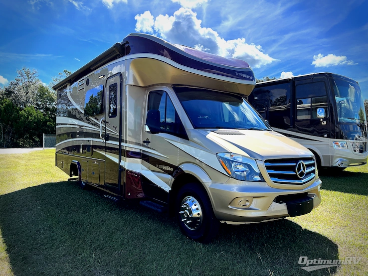 2018 Dynamax isata 3 24FW RV Photo 1