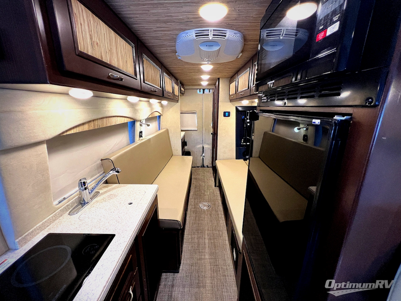 2018 Regency Xalta 4 Captain Photo 4