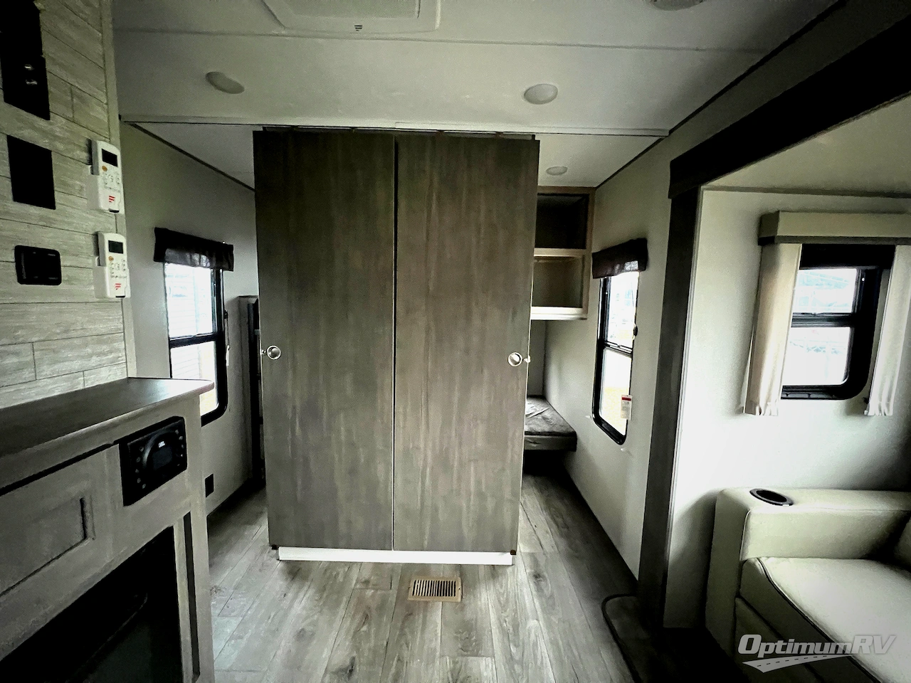 2026 Coachmen Catalina Legacy Edition 333DORM Photo 13