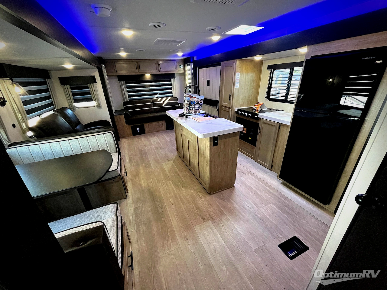 2026 Forest River Cherokee Wolf Den 273XLK Photo 4