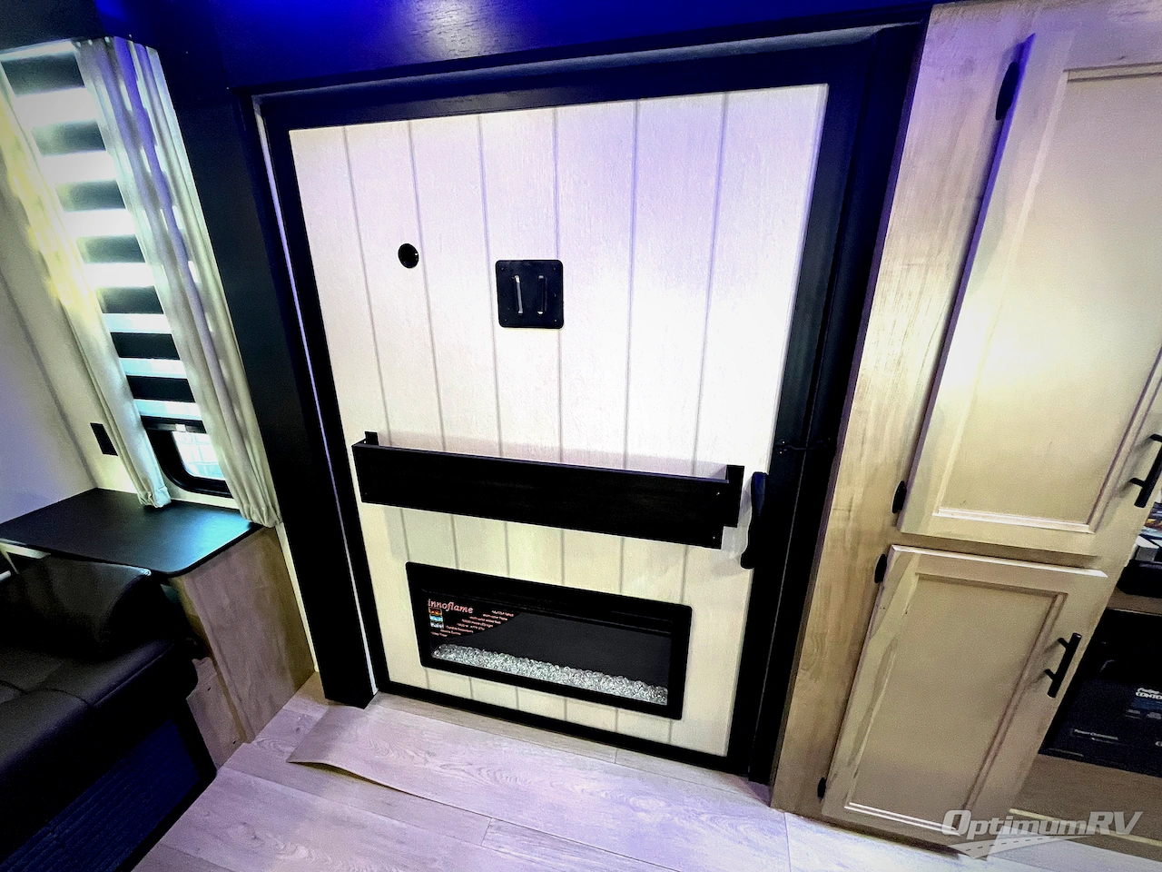 2026 Forest River Cherokee Wolf Den 273XLK Photo 8